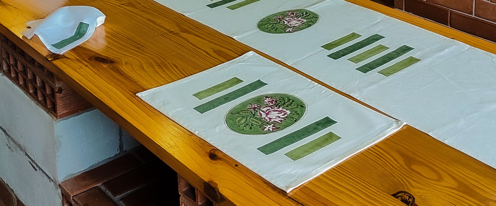 Sthāna table linen set